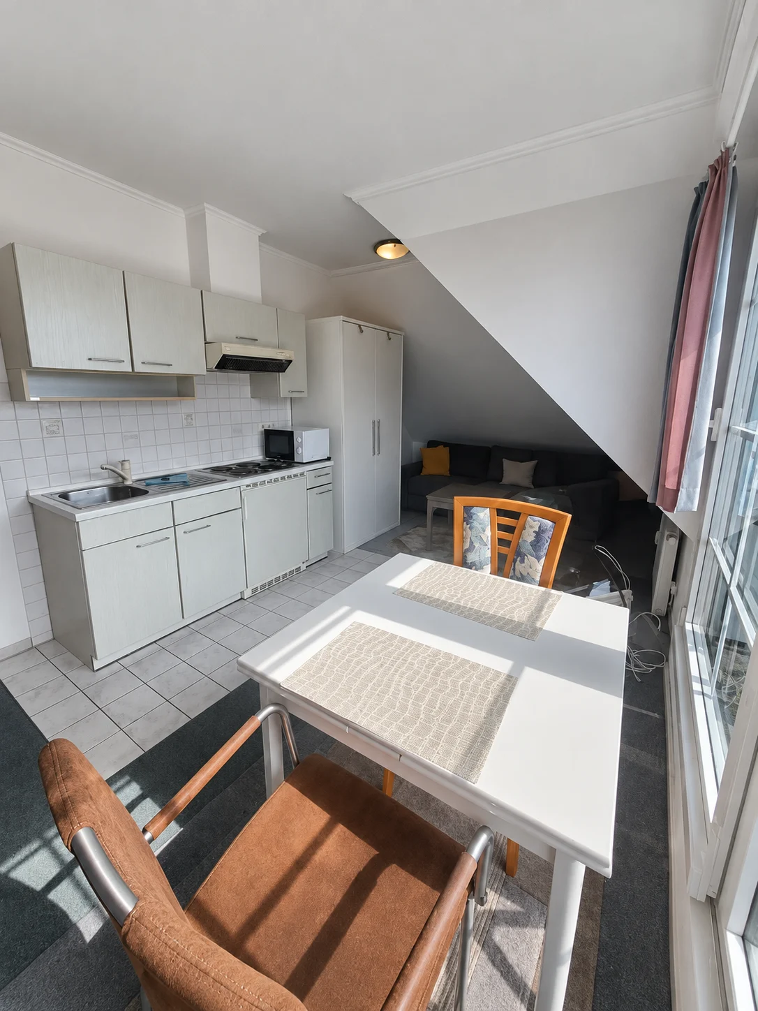 Cocina con comedor en el apartamento vacacional Duhnen